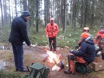 Yli-tuomari tulilla.