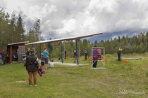 Kiekkokisan seuraamista.