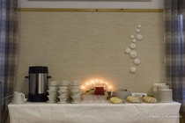 Kahvitarjoilu odottaa ottajaansa.